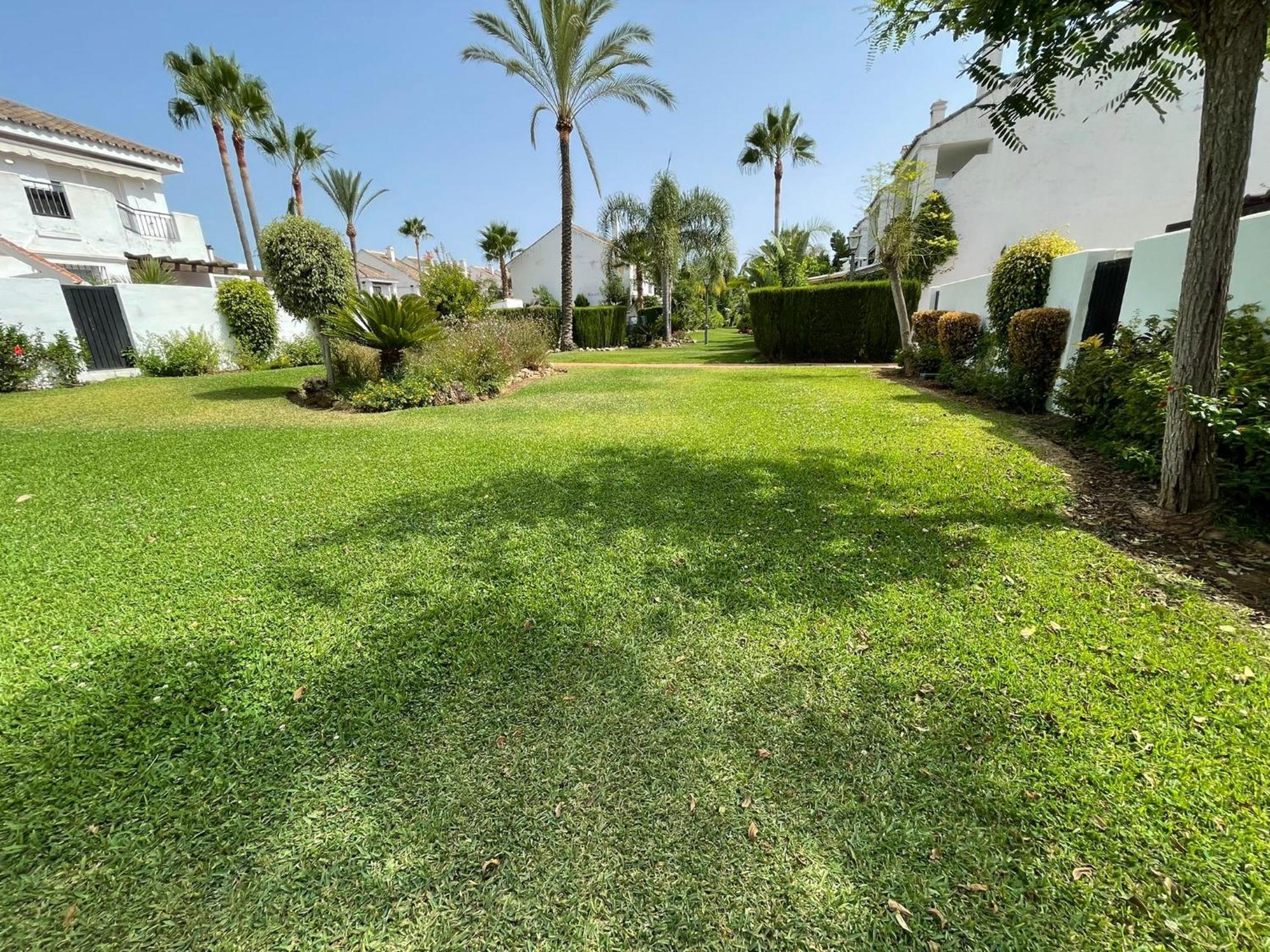 Apartamentos Naranjos Del Sol Marbella Exteriör bild