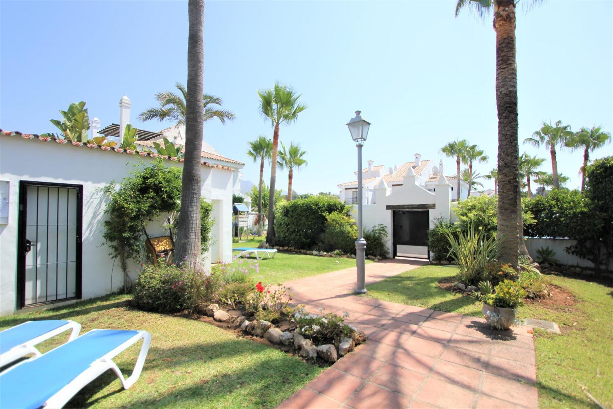 Apartamentos Naranjos Del Sol Marbella Exteriör bild