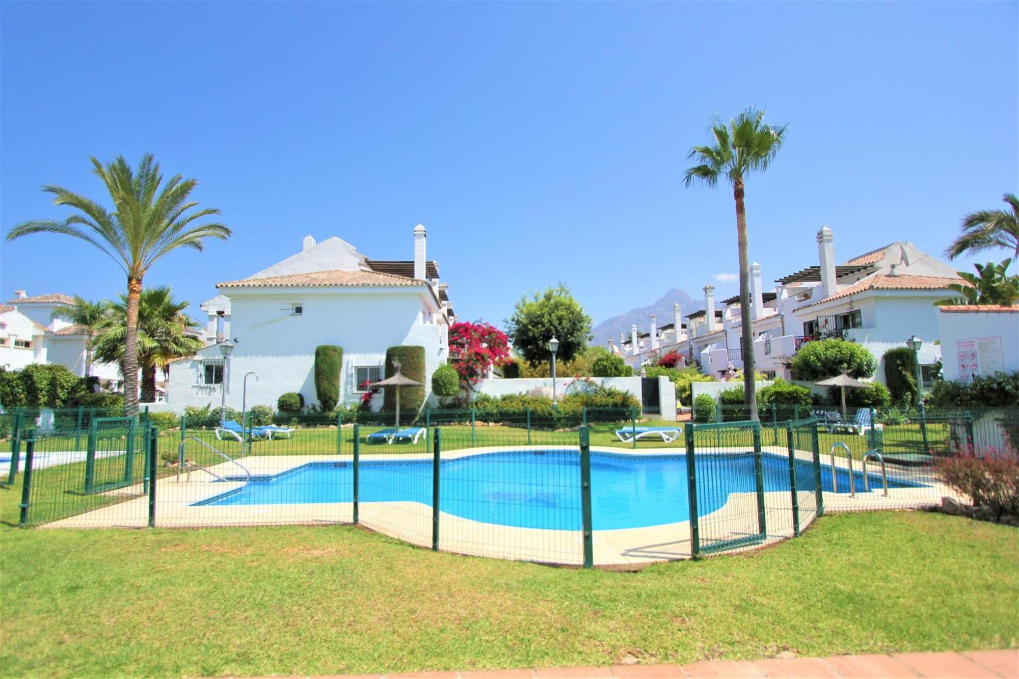 Apartamentos Naranjos Del Sol Marbella Exteriör bild