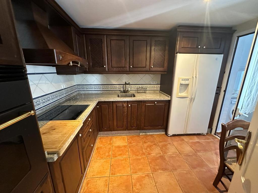 Apartamentos Naranjos Del Sol Marbella Exteriör bild