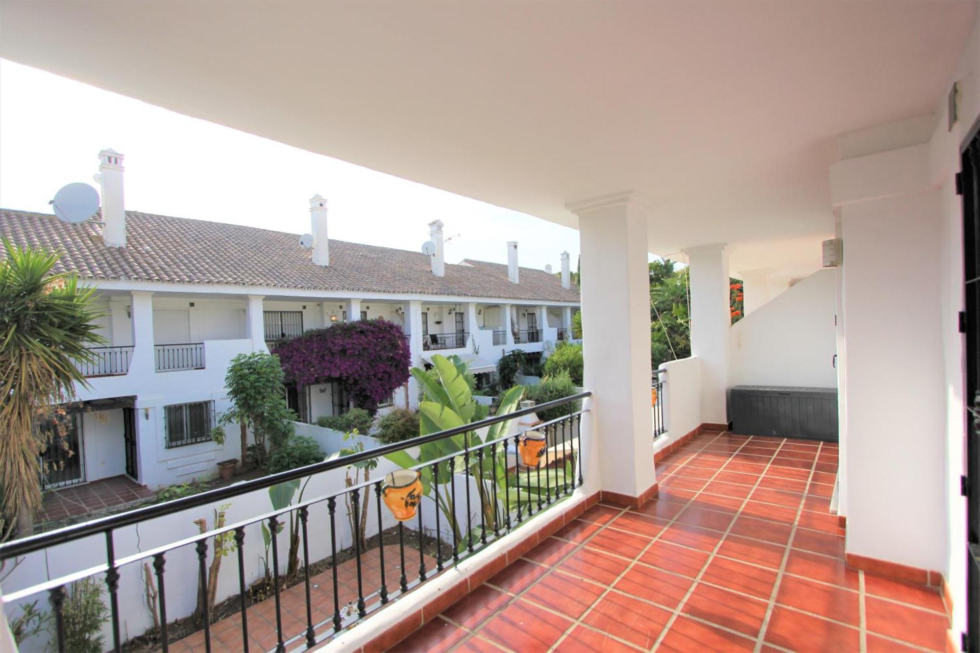 Apartamentos Naranjos Del Sol Marbella Exteriör bild