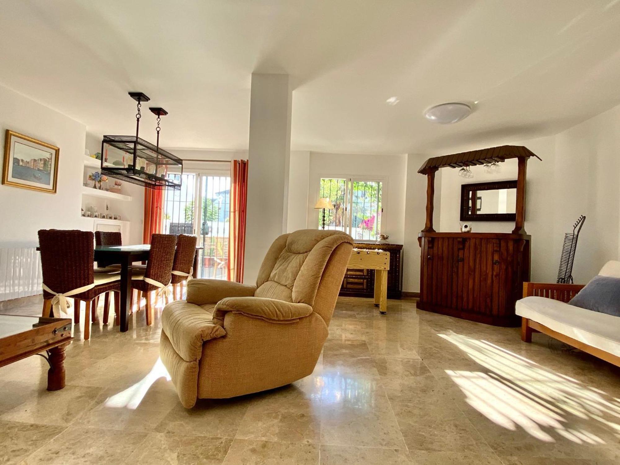 Apartamentos Naranjos Del Sol Marbella Rum bild