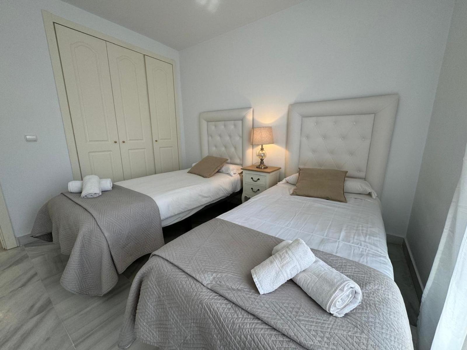 Apartamentos Naranjos Del Sol Marbella Exteriör bild