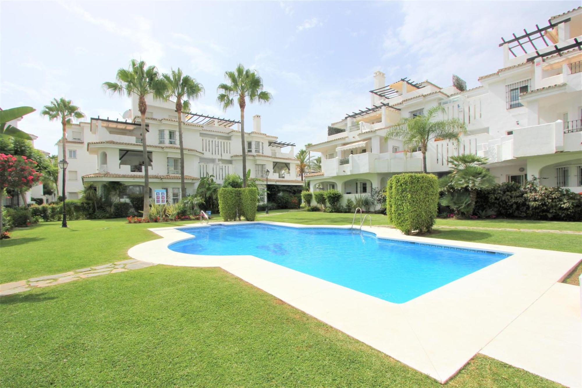 Apartamentos Naranjos Del Sol Marbella Exteriör bild