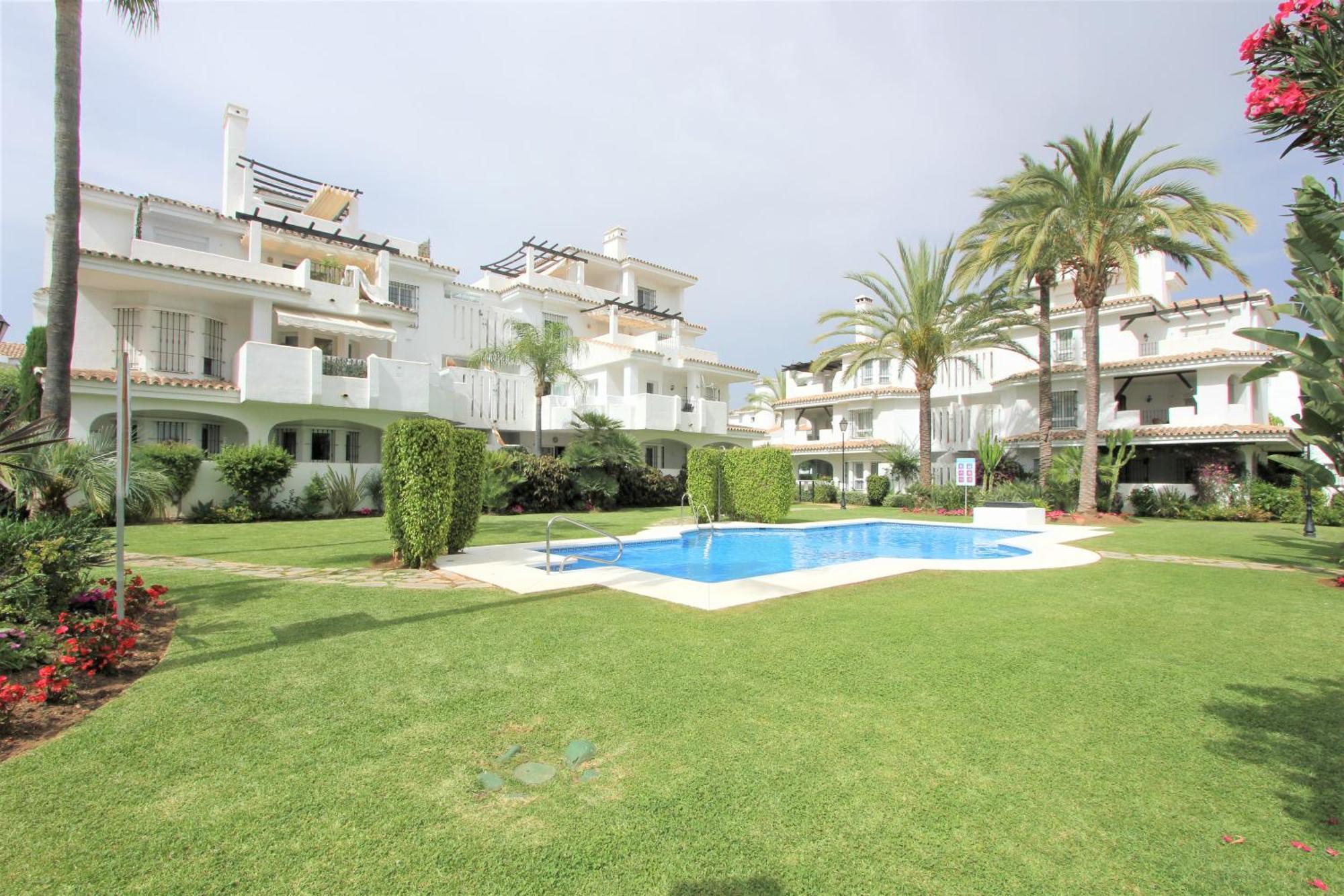 Apartamentos Naranjos Del Sol Marbella Exteriör bild